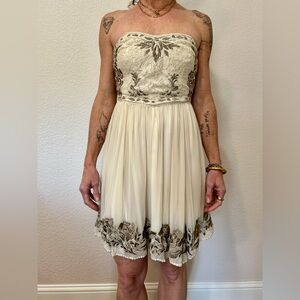 Kimchi Blue Strapless embroidered dress